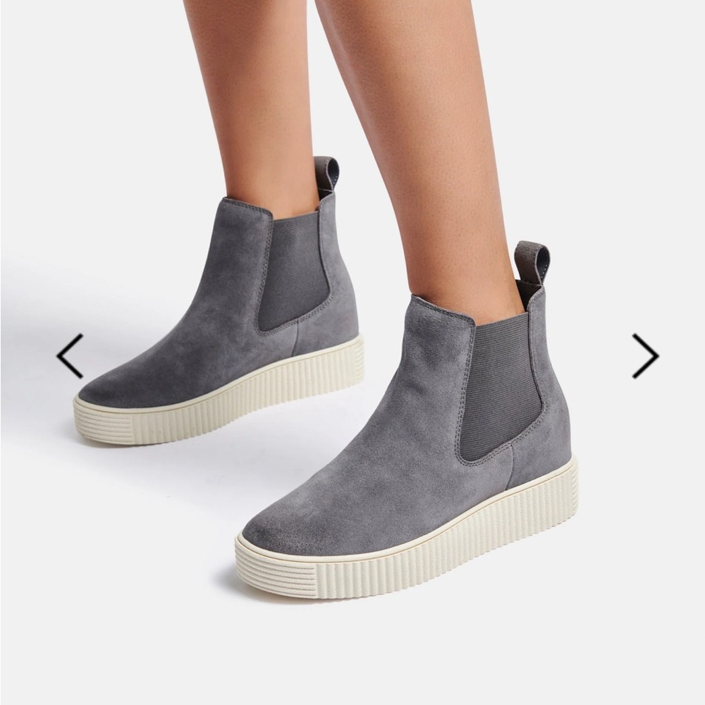 Dolce Vita Grey Suede Waterproof Cola Sneaker - size 8